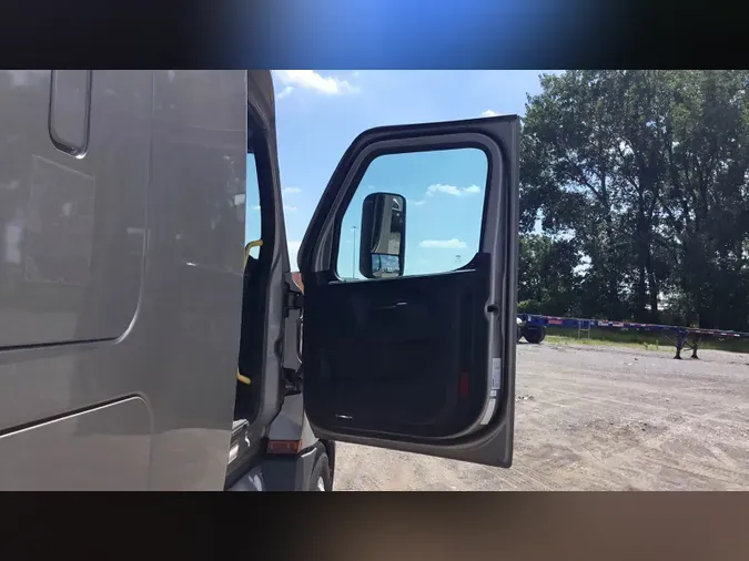 2025 Freightliner Cascadia 126