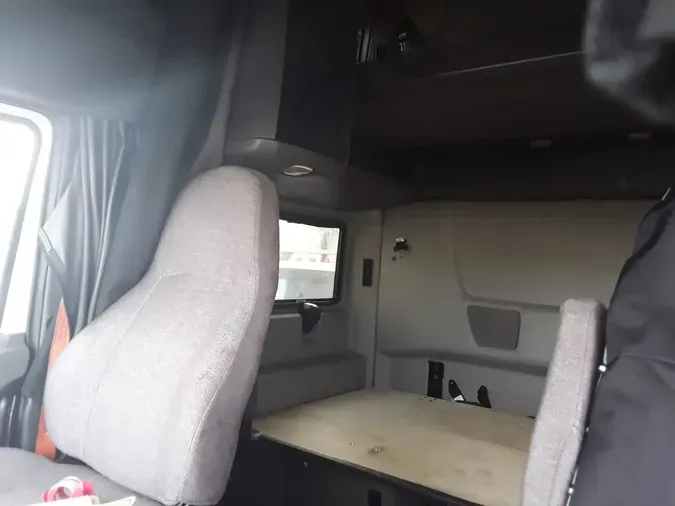 2020 NAVISTAR INTERNATIONAL LT625 SLPR CAB