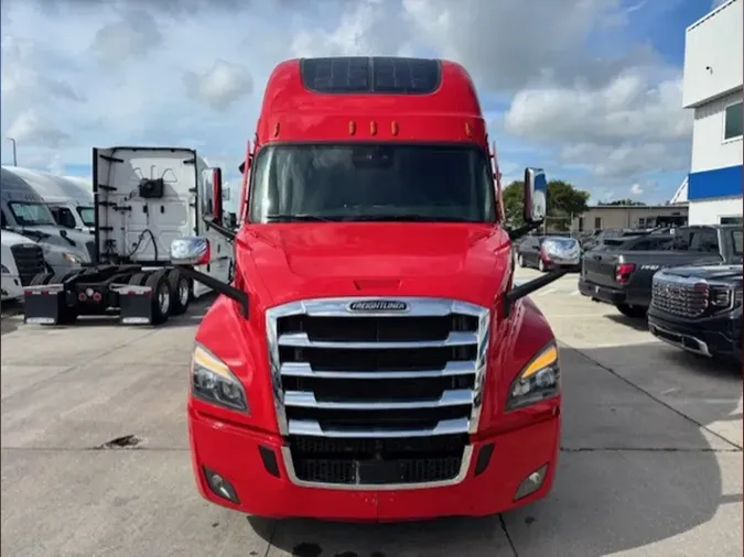 2021 Freightliner Cascadia 126