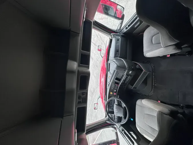 2021 VOLVO VNL64T760