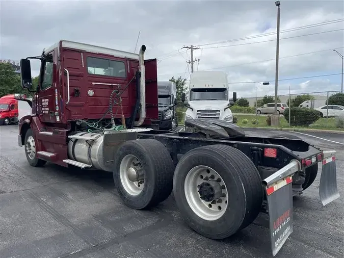 2015 VOLVO VNL300