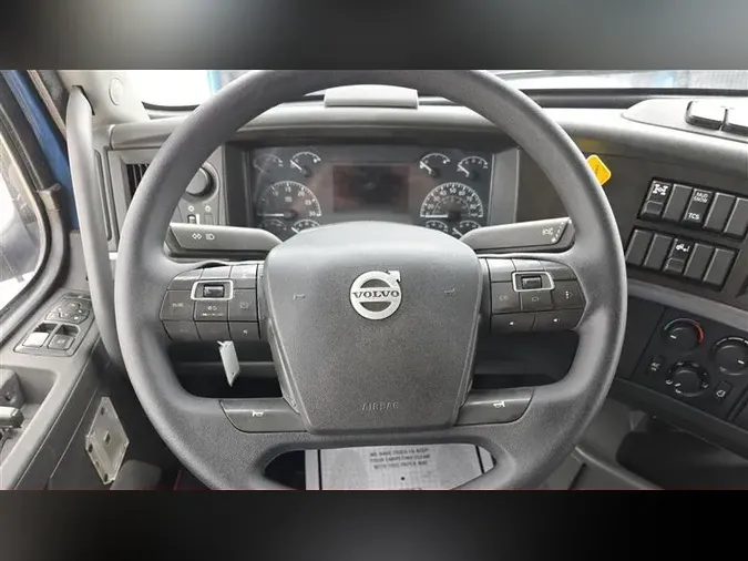 2021 VOLVO VNL760