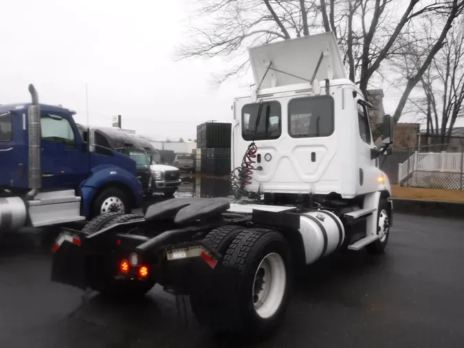 2018 FREIGHTLINER/MERCEDES CASCADIA 113