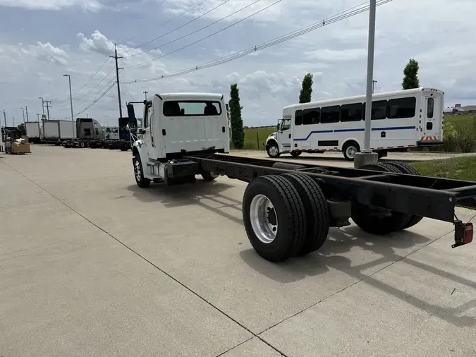 2022 Freightliner BUSINESS CLASS M2 106