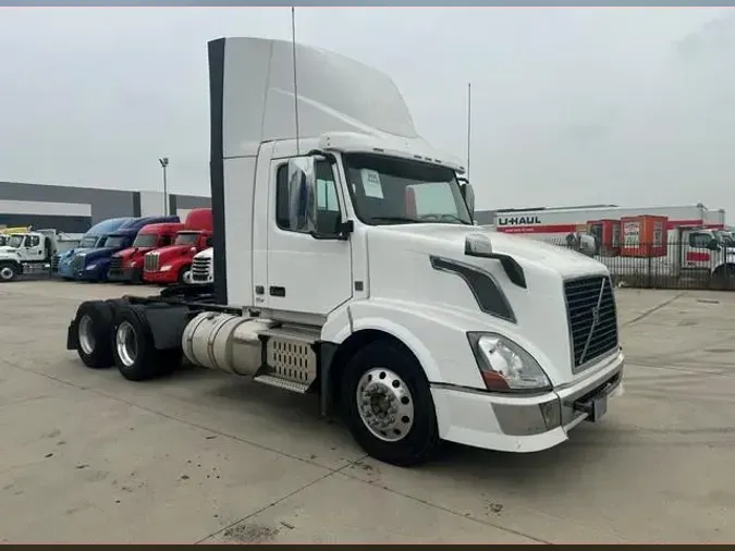 2015 Volvo VNL64T3002caf30421dcb2fdb7f42418697da9d97