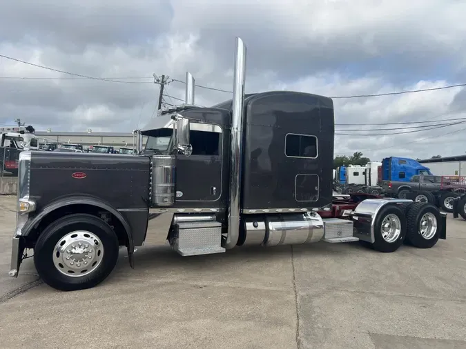 2021 Peterbilt 389