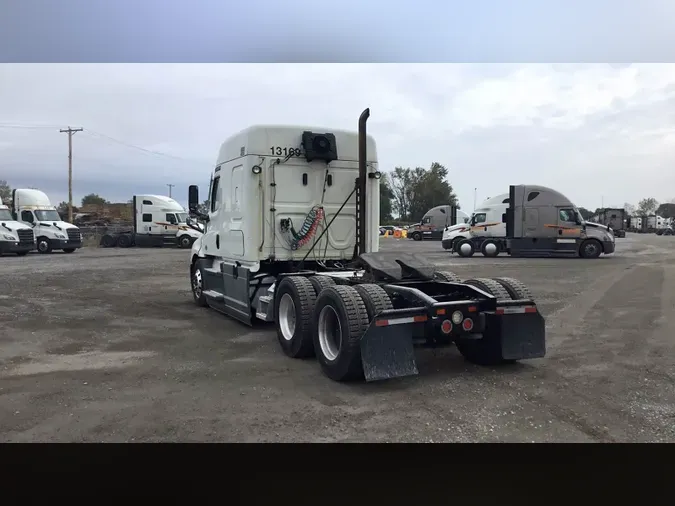 2021 Freightliner Cascadia 126