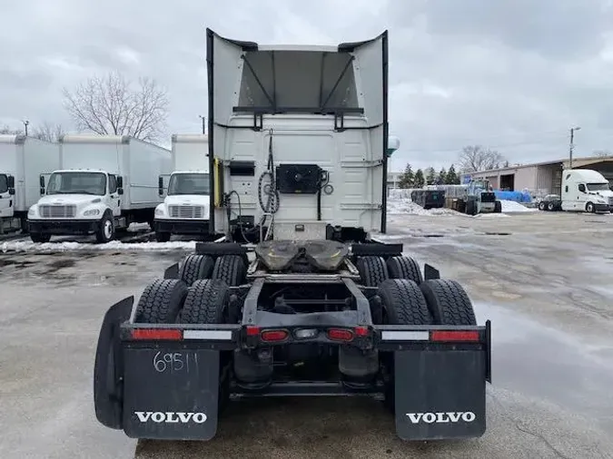 2023 Volvo VNR64T400