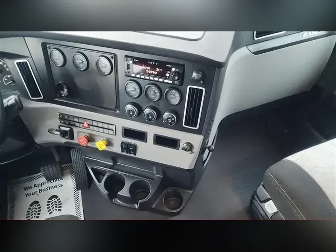 2019 FREIGHTLINER CA126