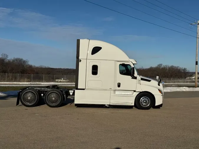 2023 FREIGHTLINER Cascadia 126
