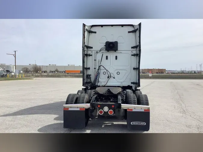 2022 Freightliner Cascadia 126