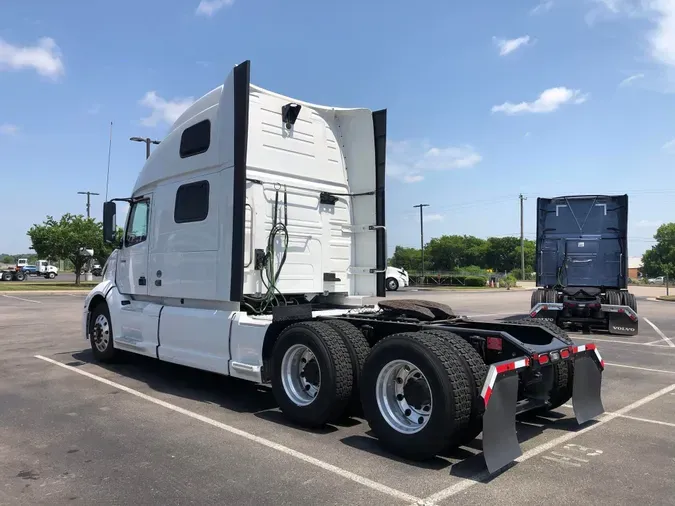 2023 VOLVO VNL64T860