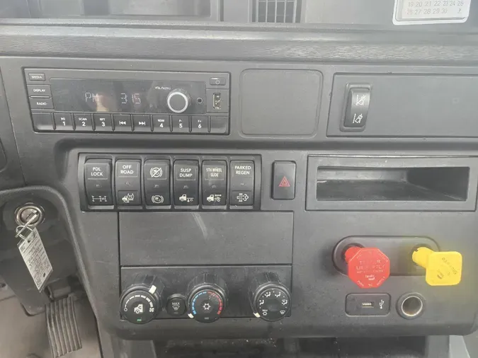 2023 International LT625