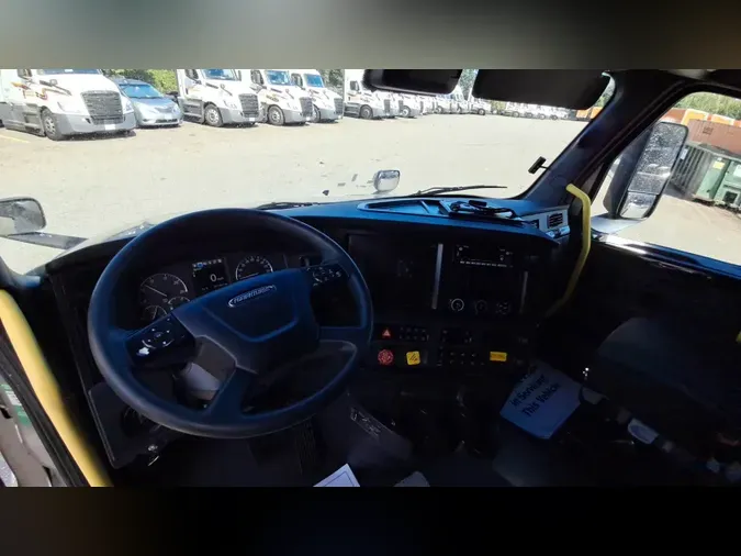 2023 Freightliner Cascadia 126