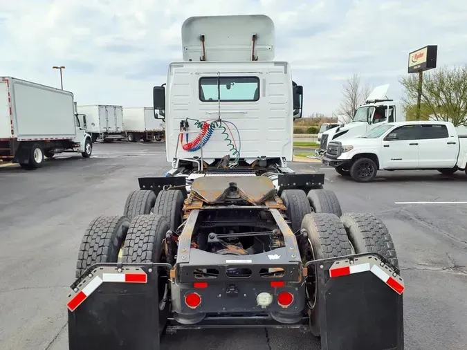 2019 VOLVO VNL64T-300