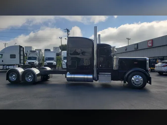 2022 Peterbilt 389