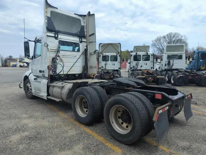 2019 VOLVO VNL64T-300
