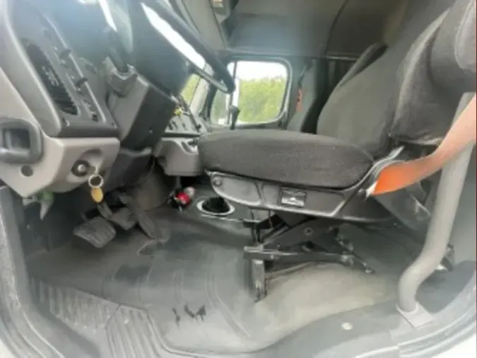 2019 FREIGHTLINER/MERCEDES M2 106