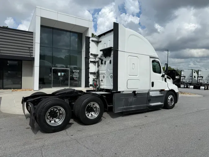 2020 Freightliner Cascadia 126