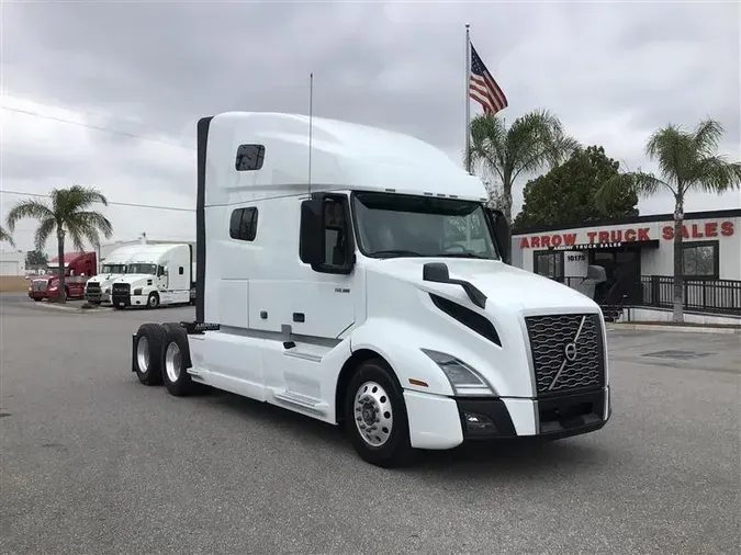 2021 VOLVO VNL760