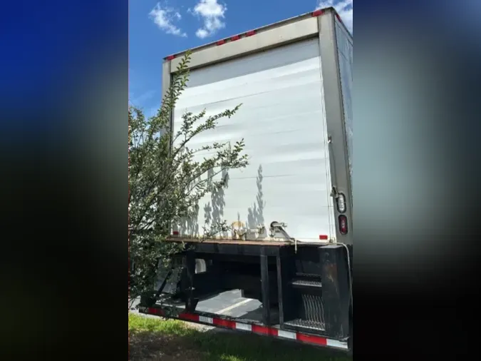 2020 FREIGHTLINER/MERCEDES M2 106