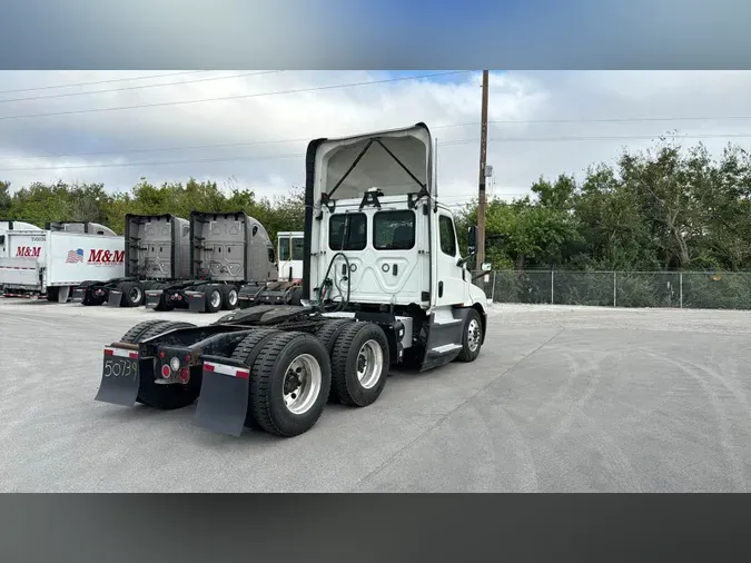 2020 Freightliner Cascadia 1262cf1d3c4b8e75270eb2c41f77eb402c3