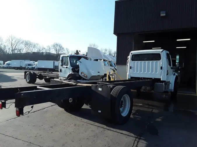 2020 FREIGHTLINER/MERCEDES M2 106
