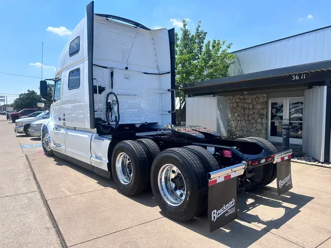 2025 VOLVO VNL64T860