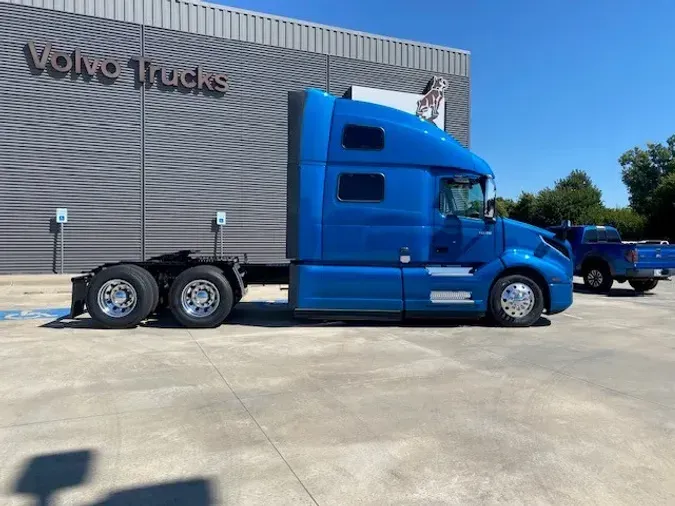 2025 VOLVO VNL64T860