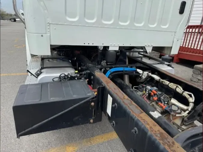 2021 FREIGHTLINER/MERCEDES M2 106