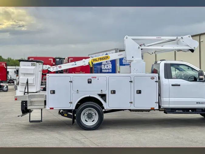 2023 FORD F-600 XL