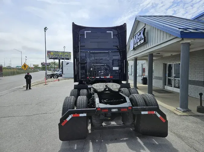 2023 VOLVO VNL64T760