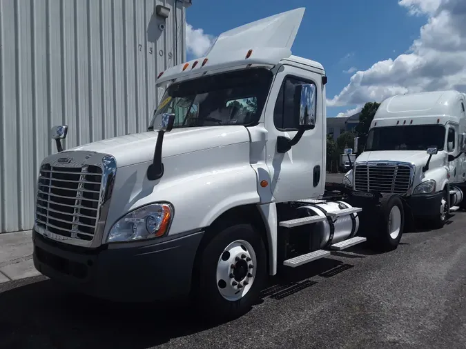 2015 FREIGHTLINER/MERCEDES CASCADIA 125