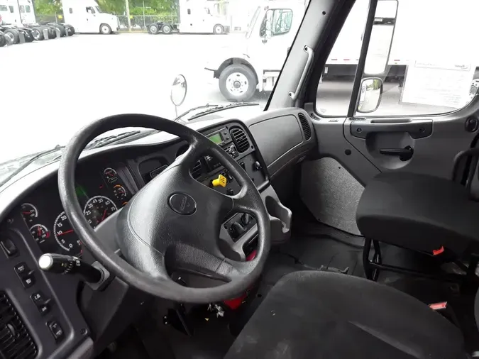 2018 FREIGHTLINER M2 106