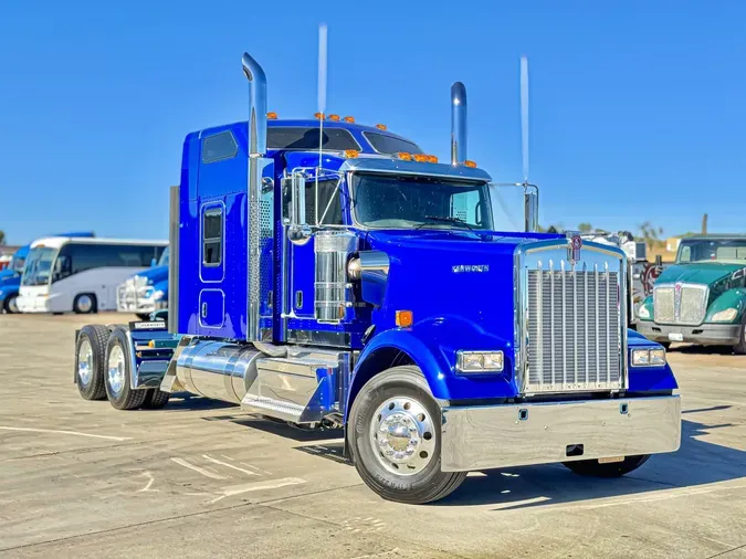 2025 KENWORTH W900L