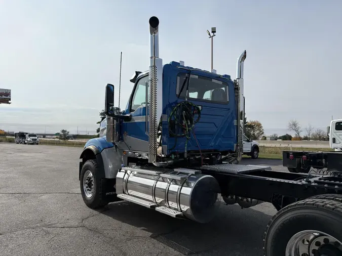 2027 International HX520