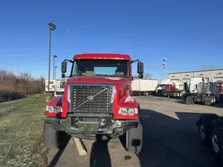 2018 Volvo VHD64B200