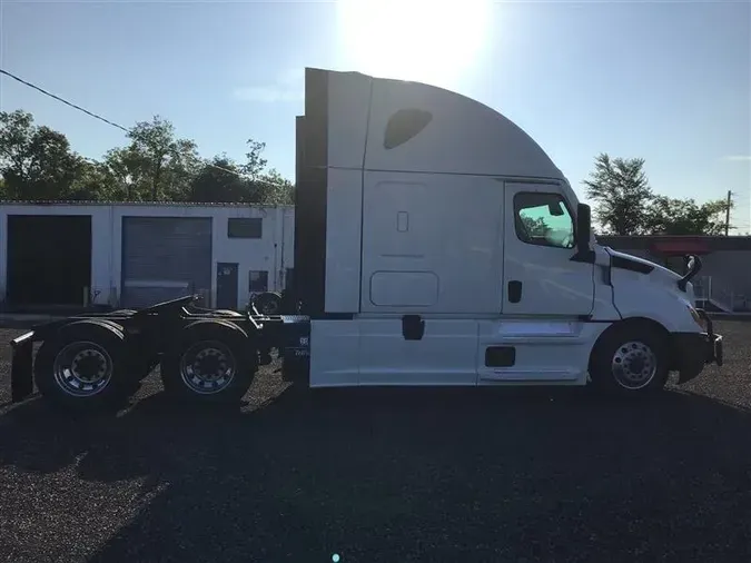 2021 FREIGHTLINER CA126