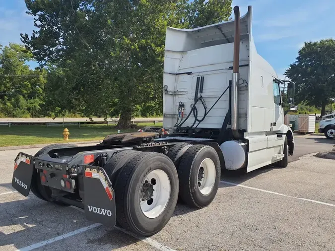 2020 VOLVO VNR64T-640