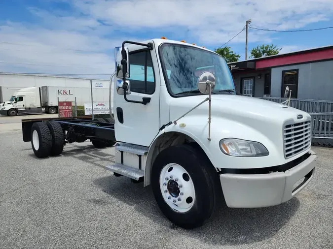 2018 FREIGHTLINER M2 106