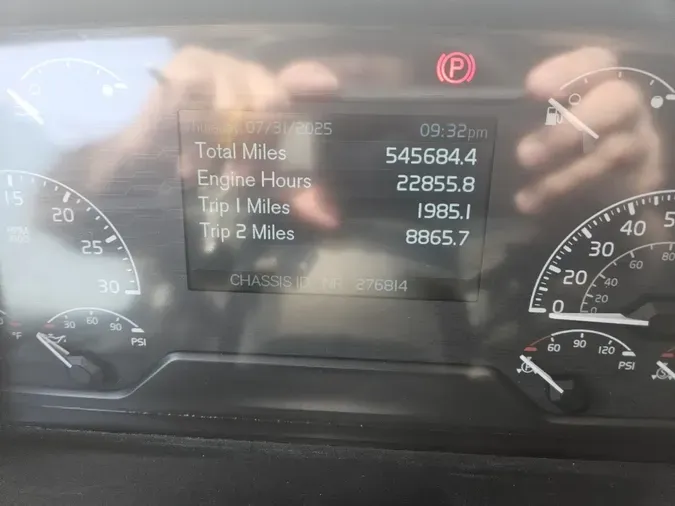 2021 VOLVO VNR64T640