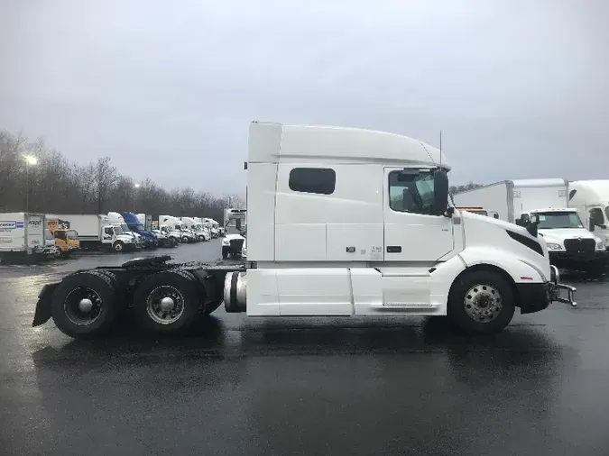 2020 Volvo VNL64740