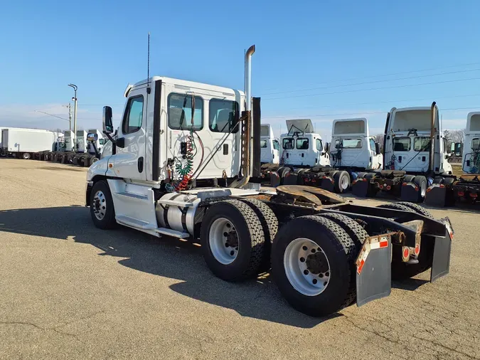 2016 FREIGHTLINER/MERCEDES CASCADIA 125