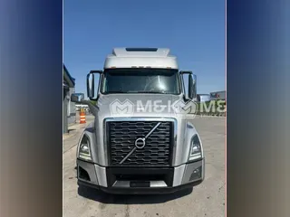 2023 VOLVO VNL64T860