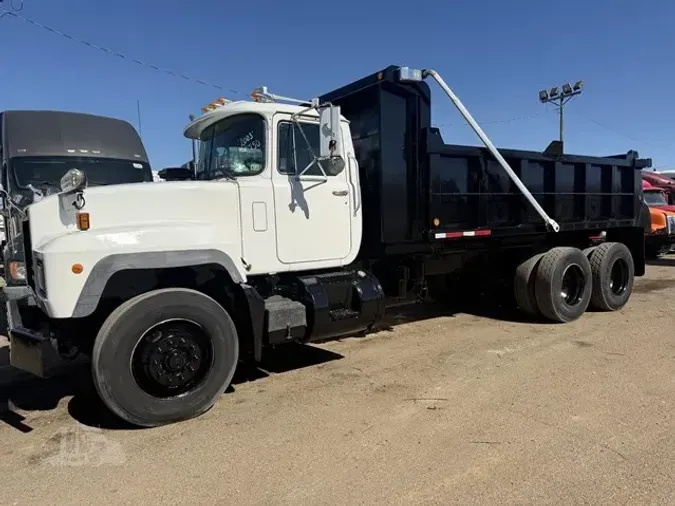 2003 MACK RD690S2d0ea6ff6ced84216be194b21b89ca62