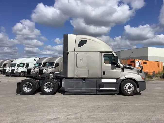 2022 Freightliner Cascadia 126