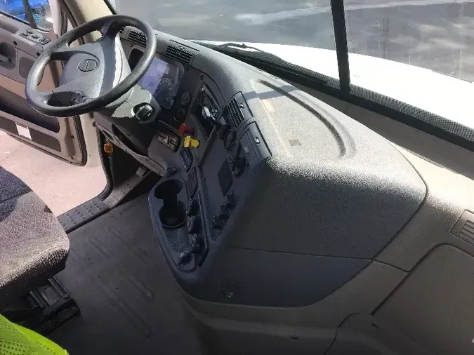 2018 Freightliner X12564ST