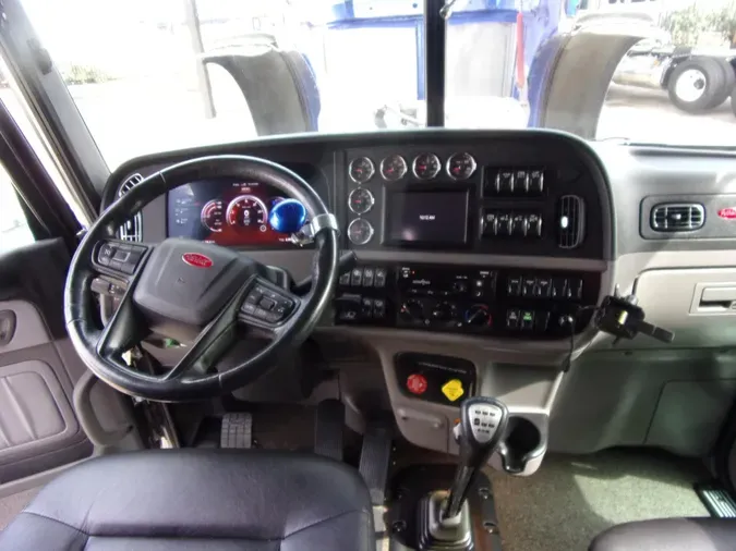2023 Peterbilt 389