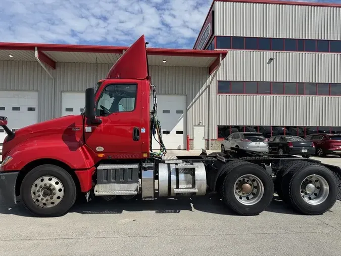 2018 International LT&reg; Series Day Cab