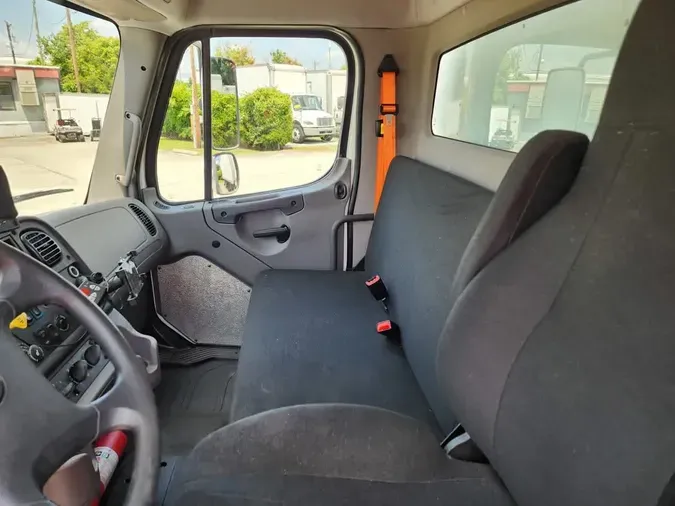 2018 FREIGHTLINER M2 106